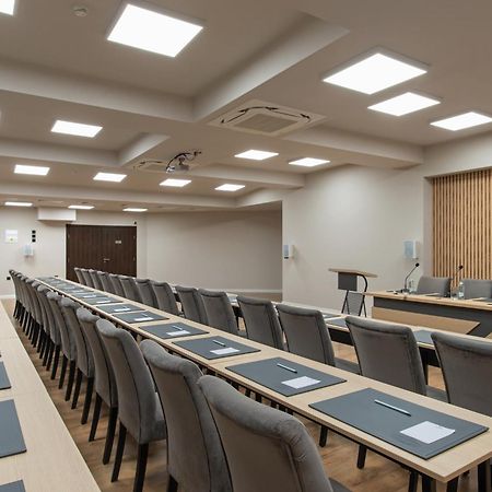 Casa Di Fiore Spa And Medical Hotel, Mineral Pools & Private Beach 크레네보 외부 사진 The meeting room of the European Economic and Social Committee