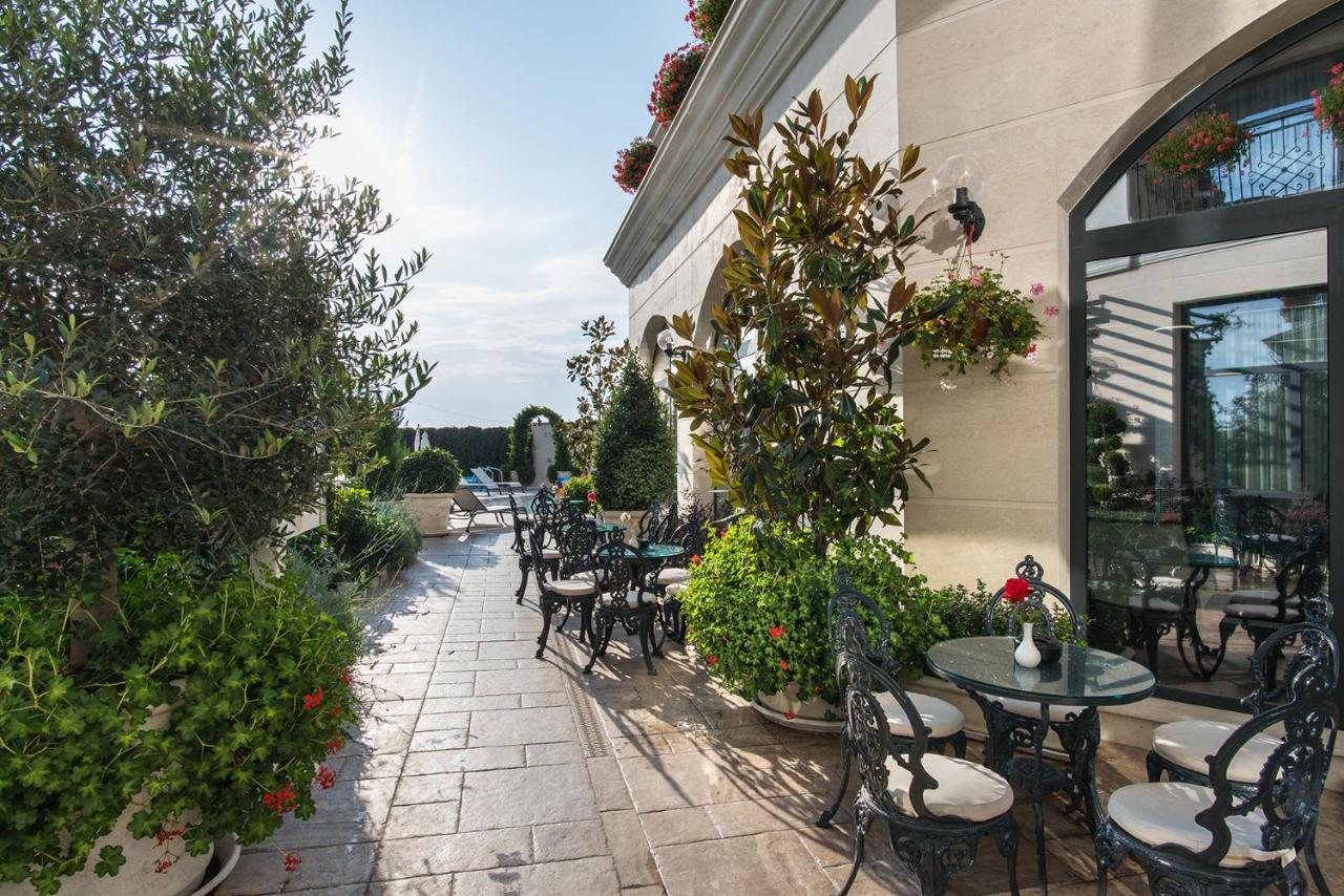 Casa Di Fiore Spa And Medical Hotel, Mineral Pools & Private Beach 크레네보 외부 사진 The terrace