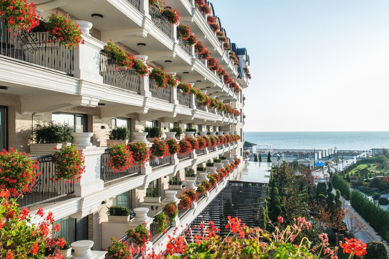 Casa Di Fiore Spa And Medical Hotel, Mineral Pools & Private Beach 크레네보 외부 사진 The Hotel