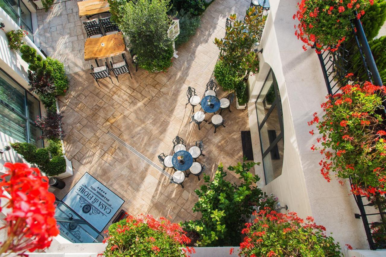 Casa Di Fiore Spa And Medical Hotel, Mineral Pools & Private Beach 크레네보 외부 사진 The courtyard of the hotel