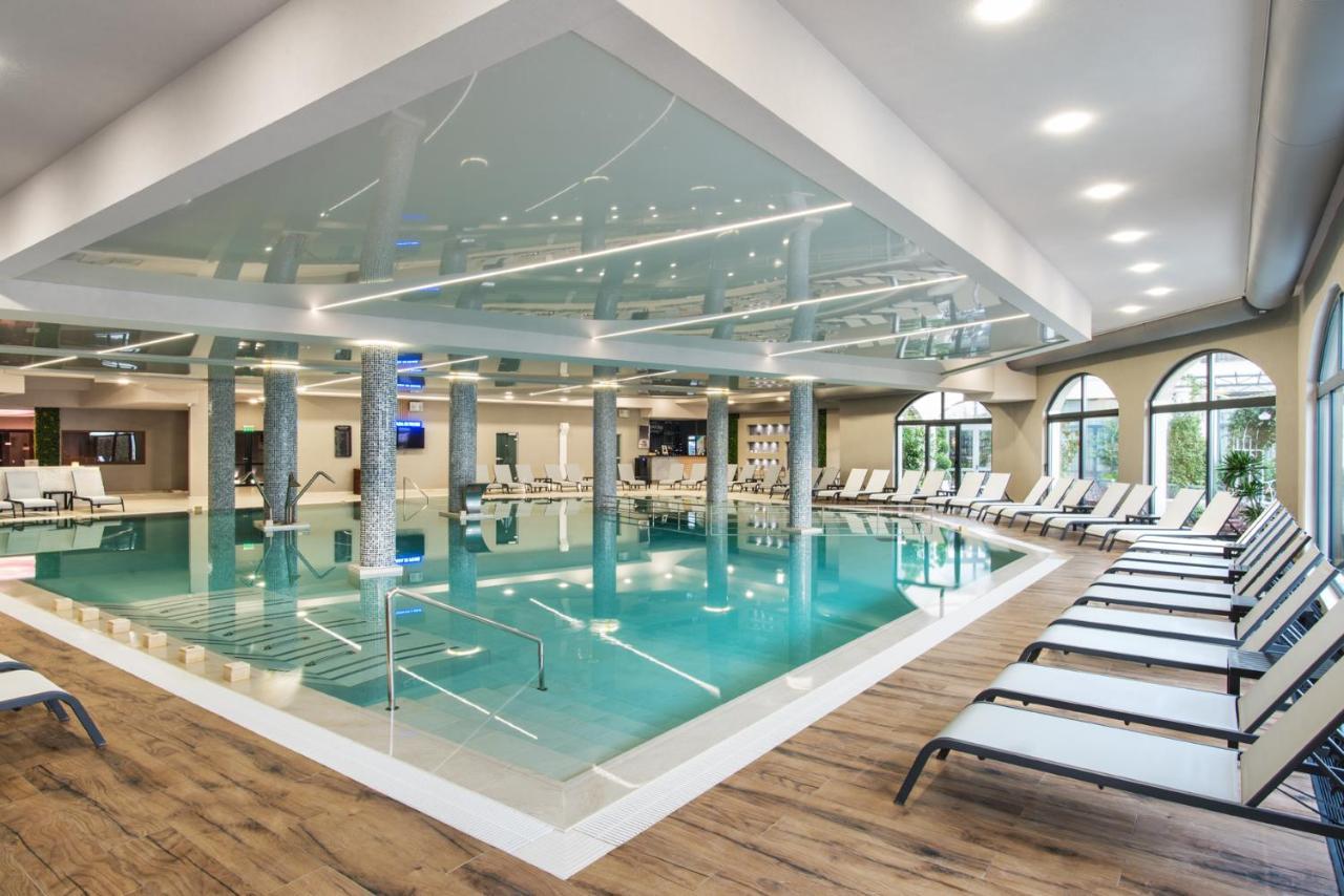 Casa Di Fiore Spa And Medical Hotel, Mineral Pools & Private Beach 크레네보 외부 사진 The swimming pool