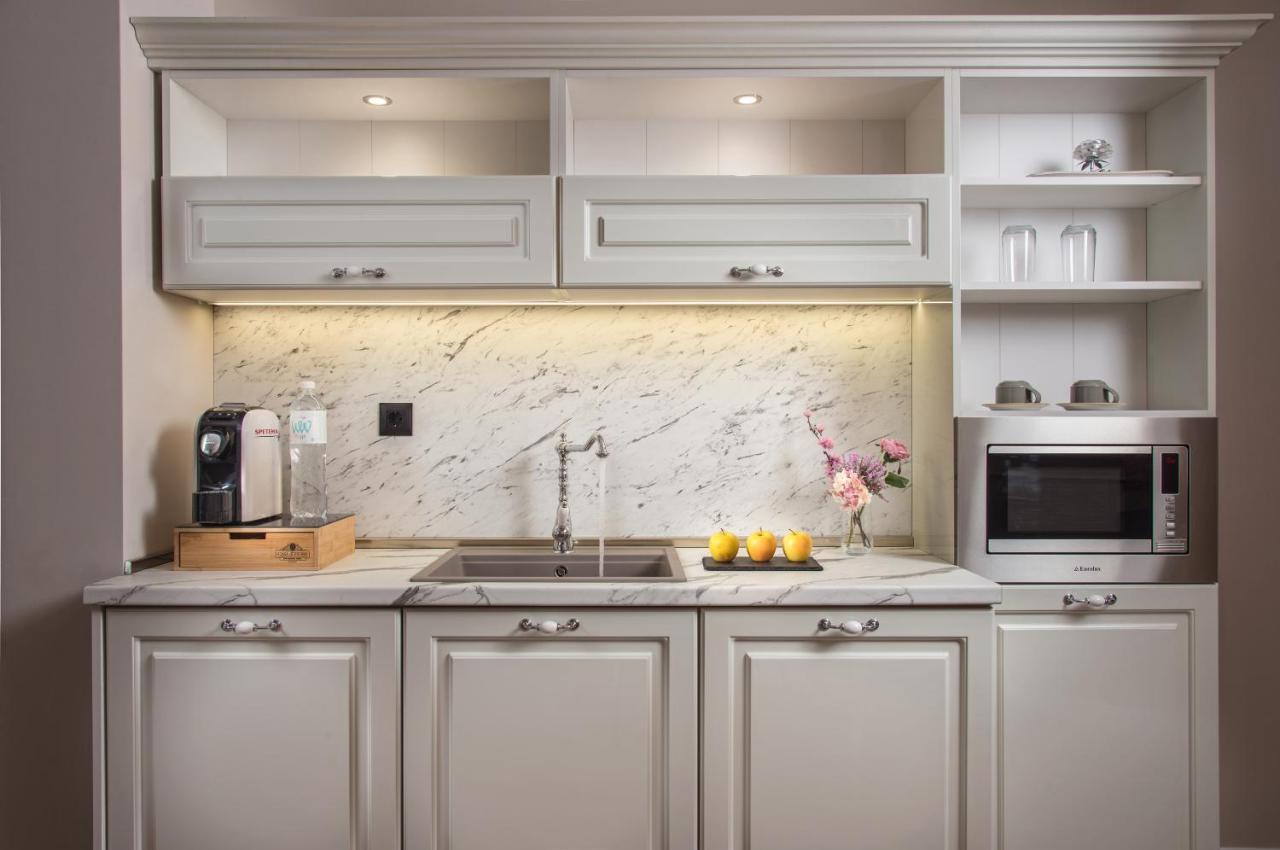 Casa Di Fiore Spa And Medical Hotel, Mineral Pools & Private Beach 크레네보 외부 사진 A kitchen in a hotel