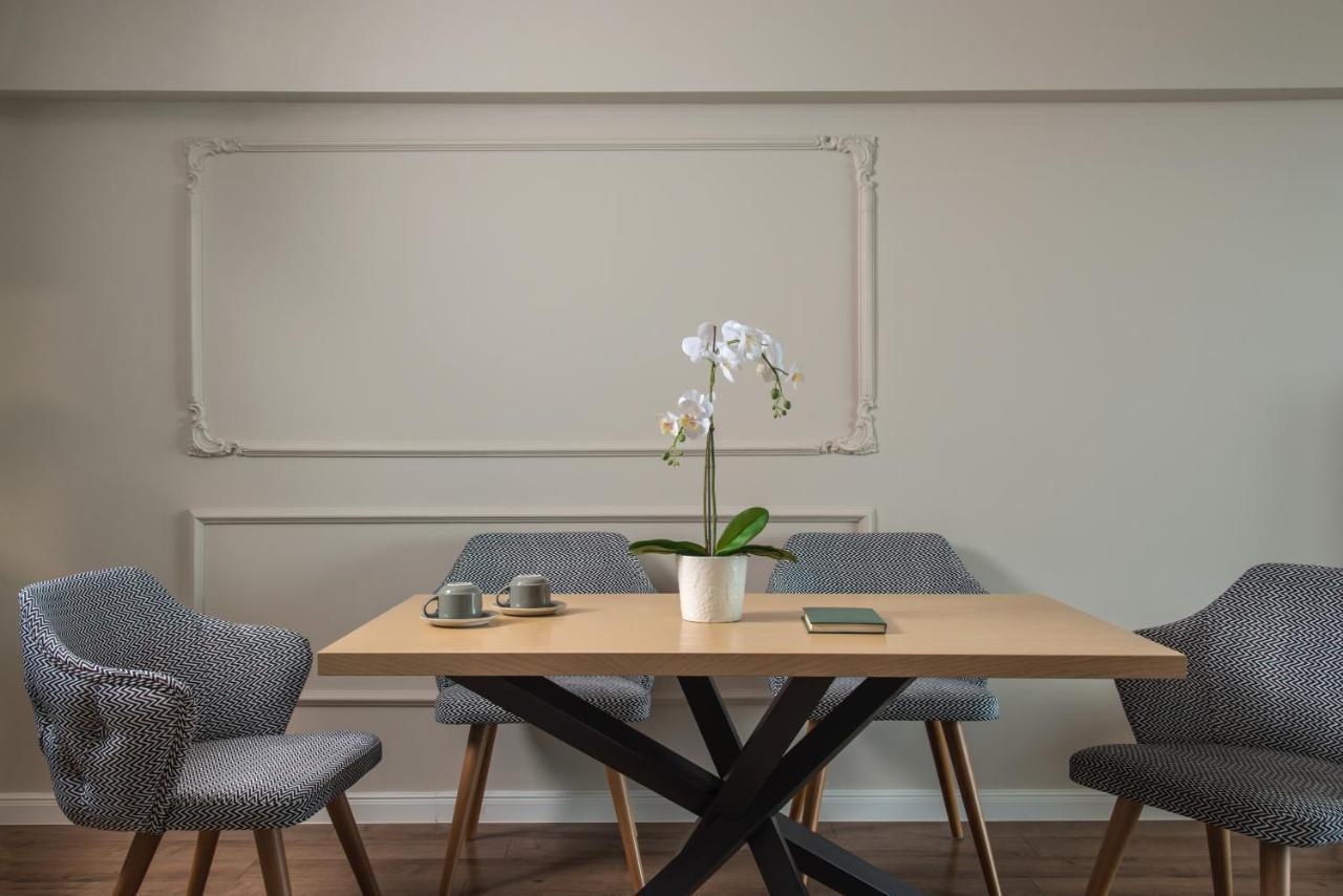 Casa Di Fiore Spa And Medical Hotel, Mineral Pools & Private Beach 크레네보 외부 사진 A dining room