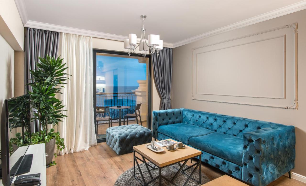 Casa Di Fiore Spa And Medical Hotel, Mineral Pools & Private Beach 크레네보 외부 사진 A living room