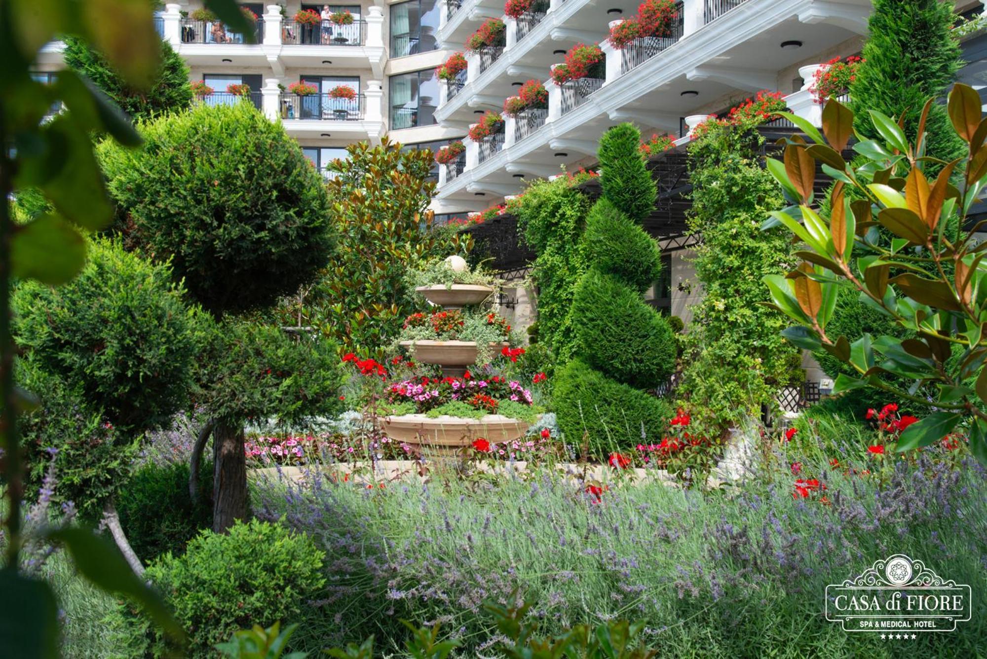Casa Di Fiore Spa And Medical Hotel, Mineral Pools & Private Beach 크레네보 외부 사진 Hotel's garden