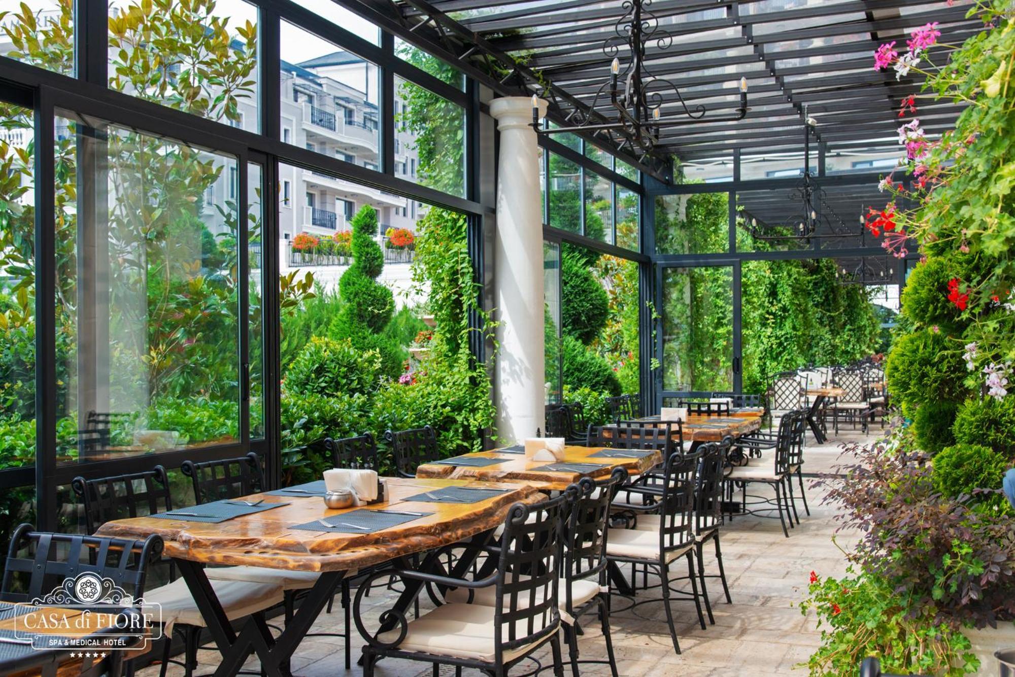 Casa Di Fiore Spa And Medical Hotel, Mineral Pools & Private Beach 크레네보 외부 사진 The restaurant's interior