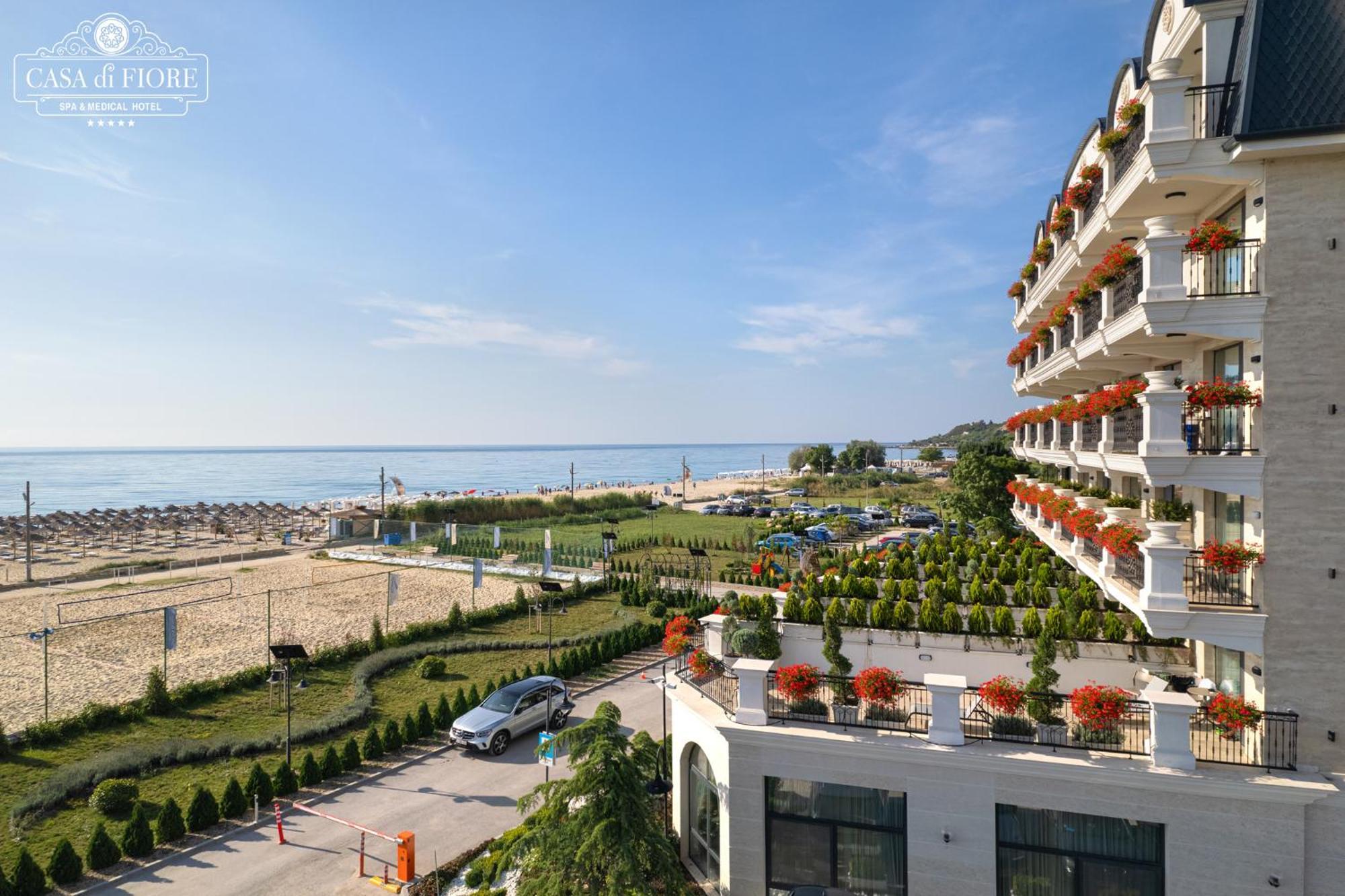 Casa Di Fiore Spa And Medical Hotel, Mineral Pools & Private Beach 크레네보 외부 사진 The beach at the complex