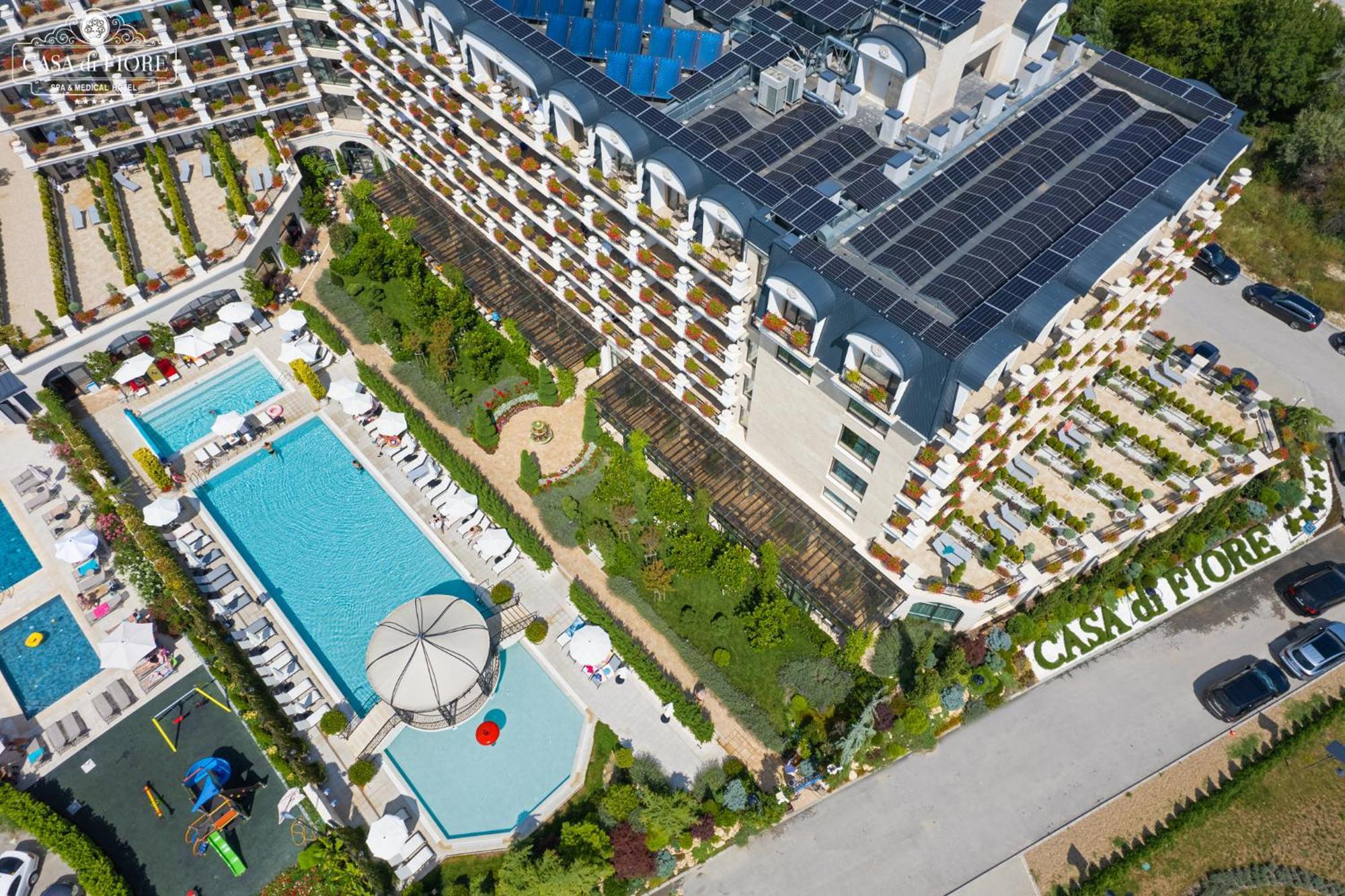 Casa Di Fiore Spa And Medical Hotel, Mineral Pools & Private Beach 크레네보 외부 사진 Solar panels on a hotel