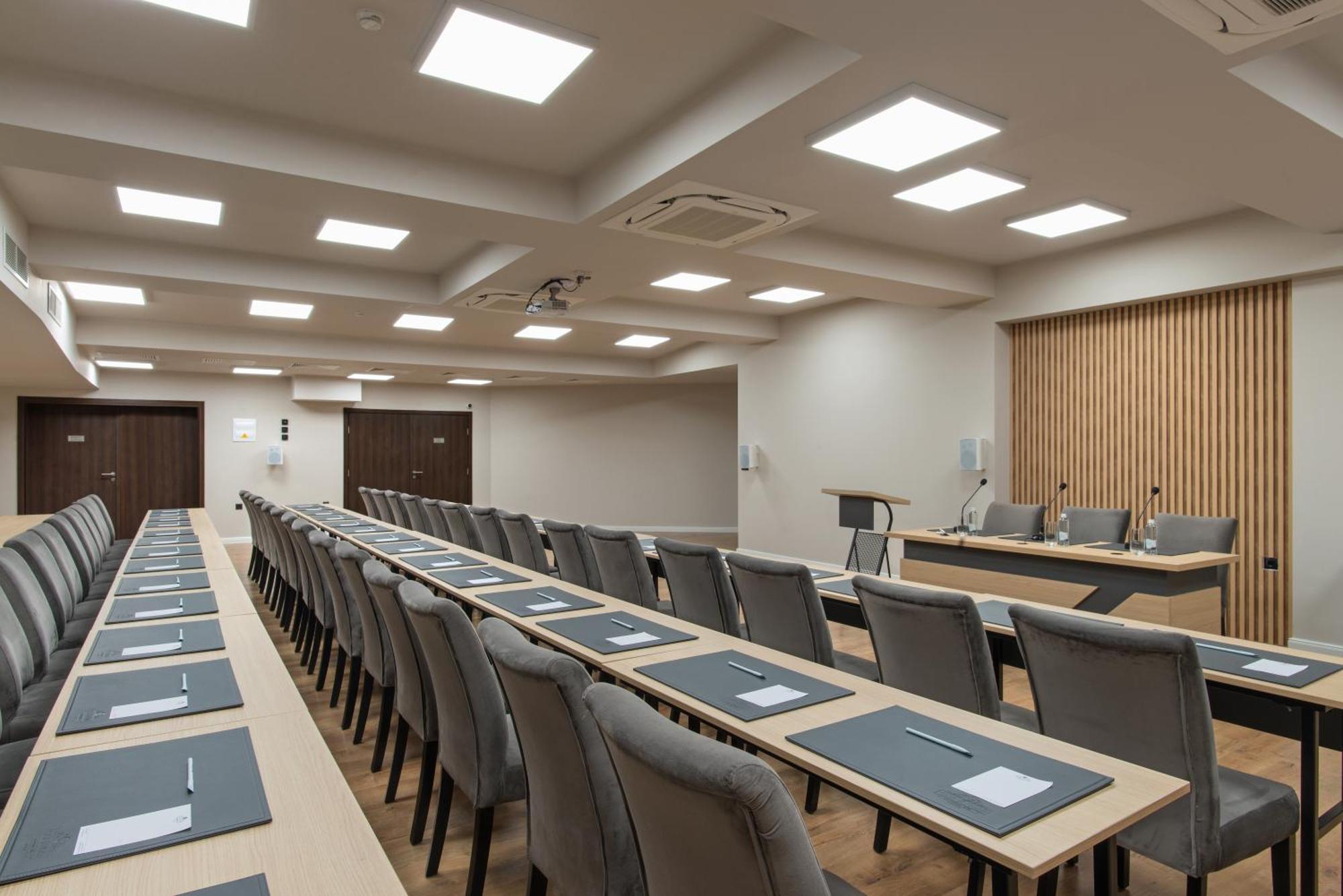 Casa Di Fiore Spa And Medical Hotel, Mineral Pools & Private Beach 크레네보 외부 사진 The meeting room of the European Economic and Social Committee