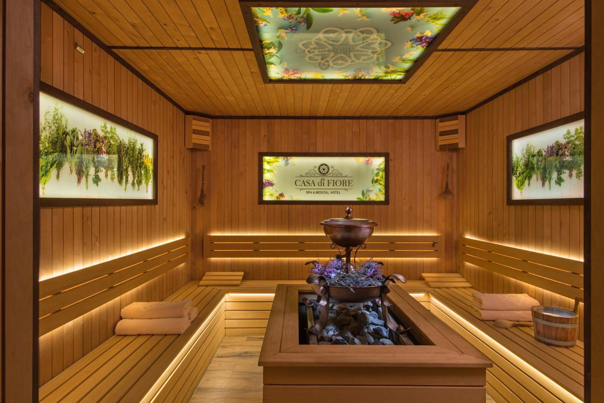 Casa Di Fiore Spa And Medical Hotel, Mineral Pools & Private Beach 크레네보 외부 사진 3D rendering of a steam room