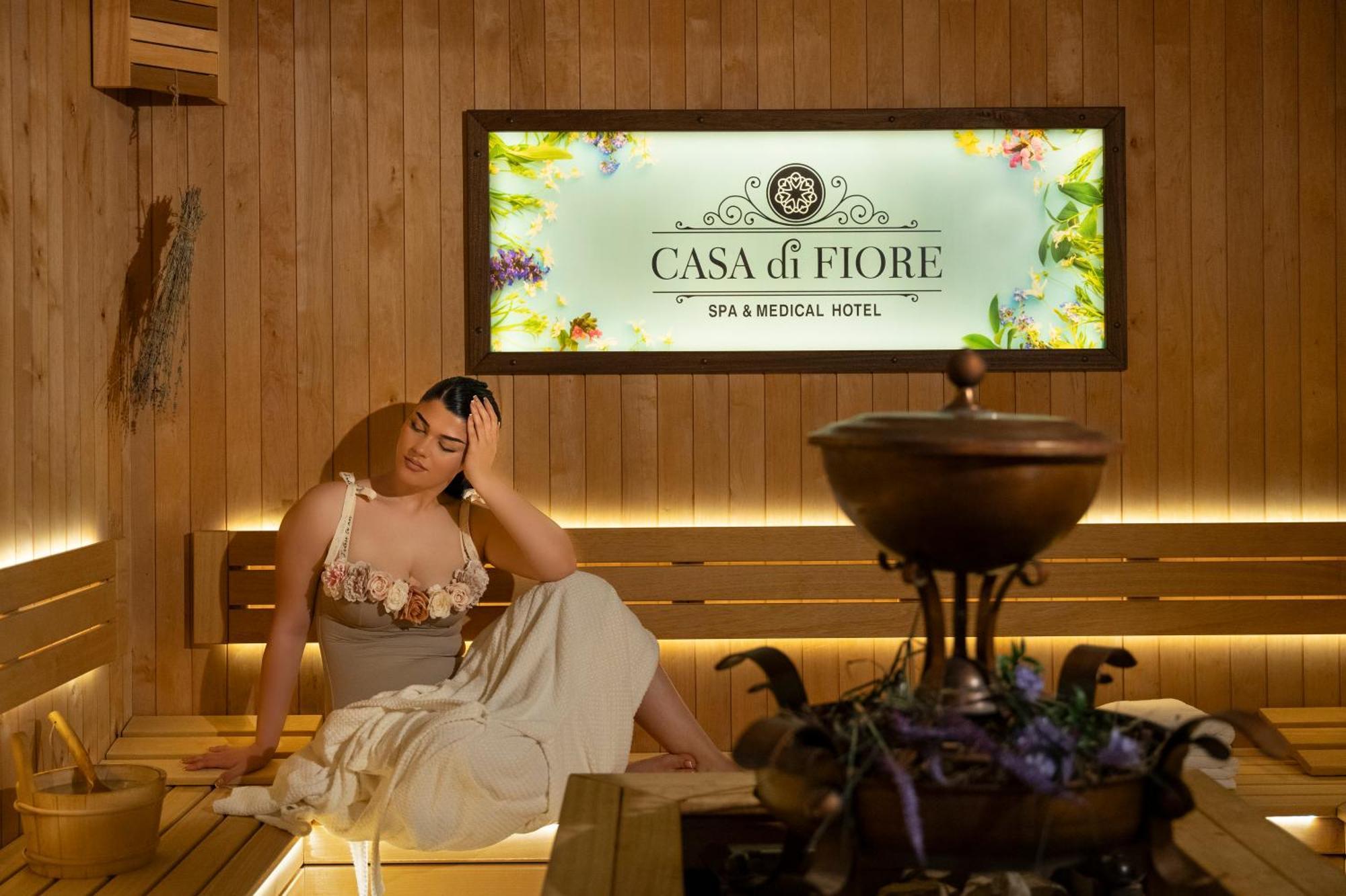 Casa Di Fiore Spa And Medical Hotel, Mineral Pools & Private Beach 크레네보 외부 사진 A woman in a spa